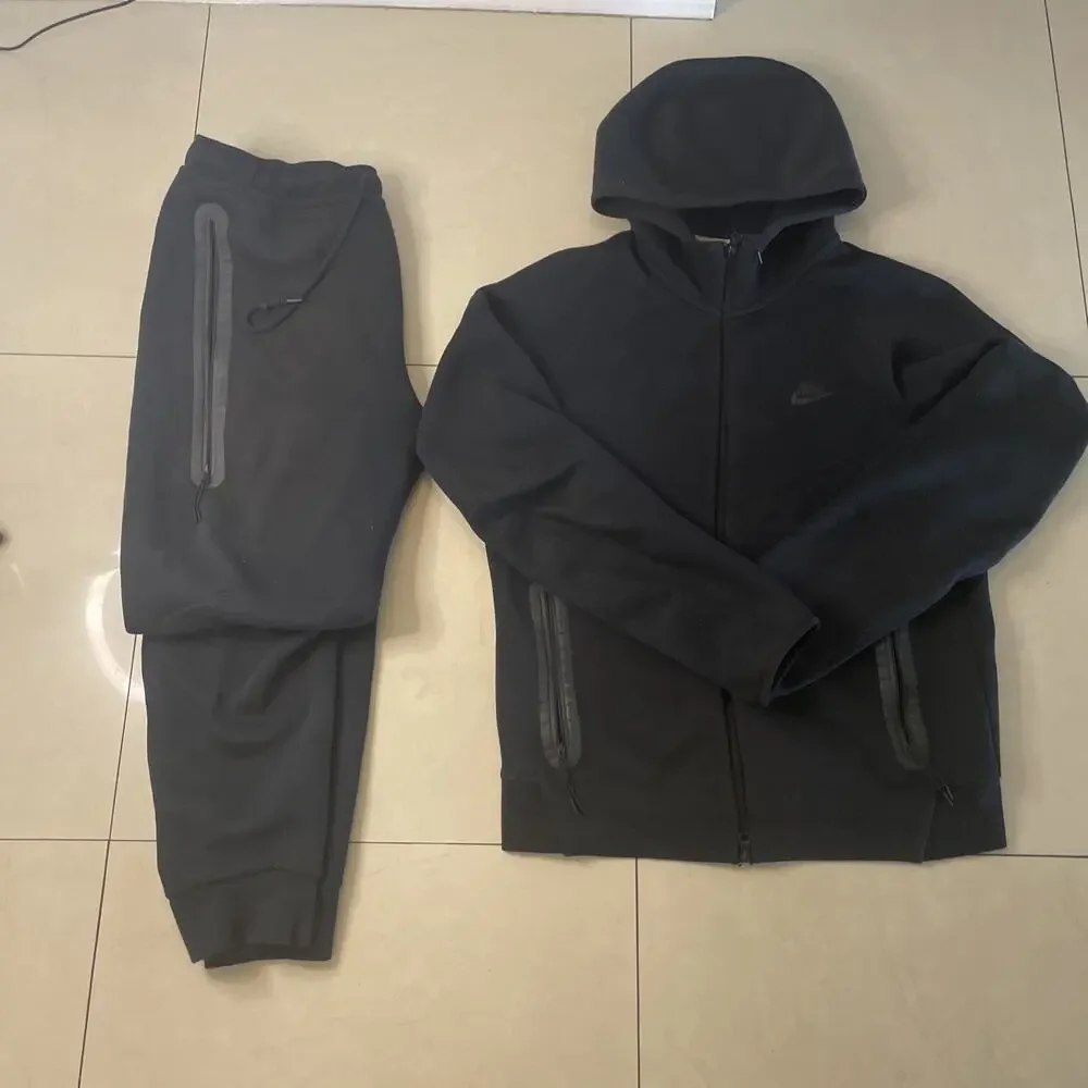 Nike tech set Black, size M hoodie and size L sweatpants